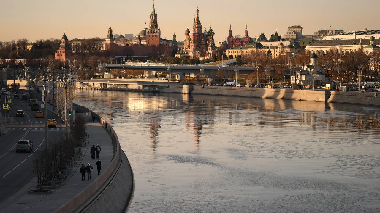 Москвичам пообещали земляничный январь