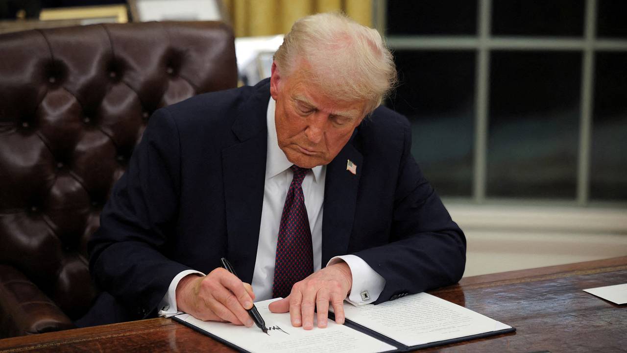 Трамп установил рекорд по количеству указов за первые дни президентства