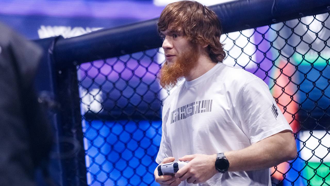 Российский боец UFC похвалил Роналду и раскритиковал Месси