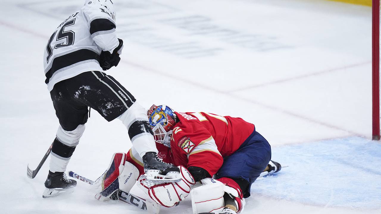 Российский вратарь стал первой звездой матча НХЛ