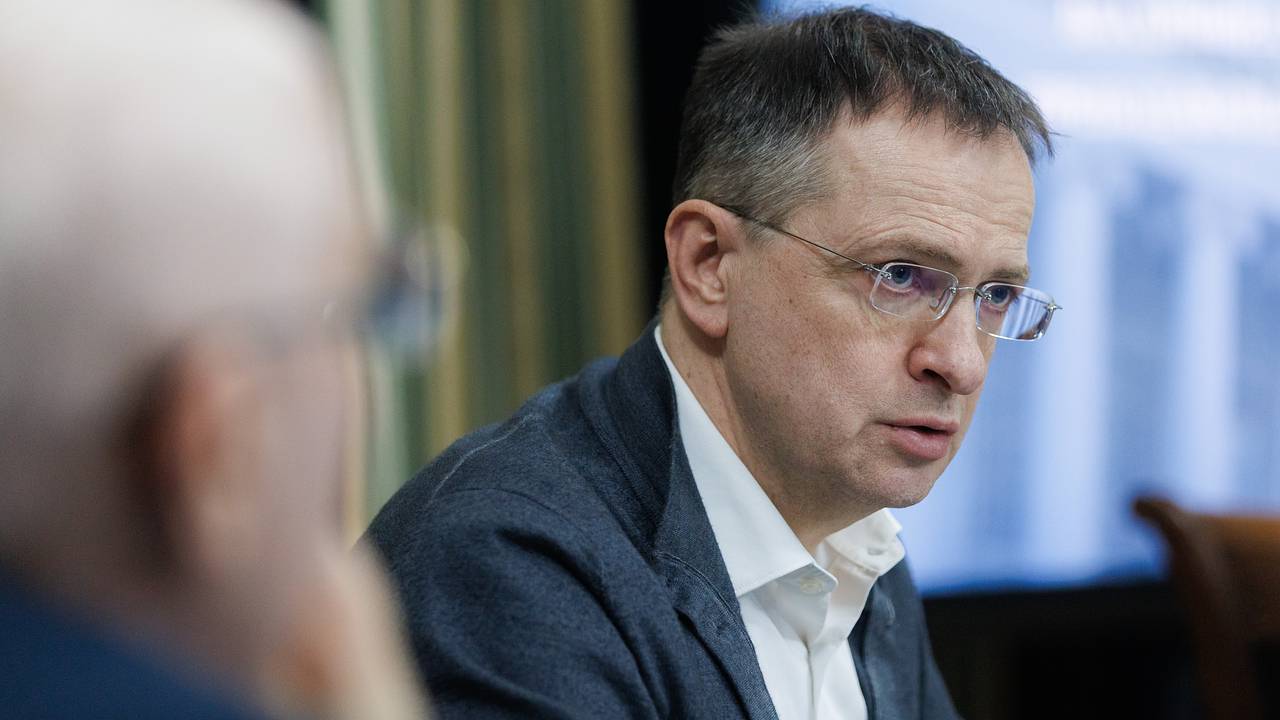 Мединский объяснил пропажу артистов с афиш в России
