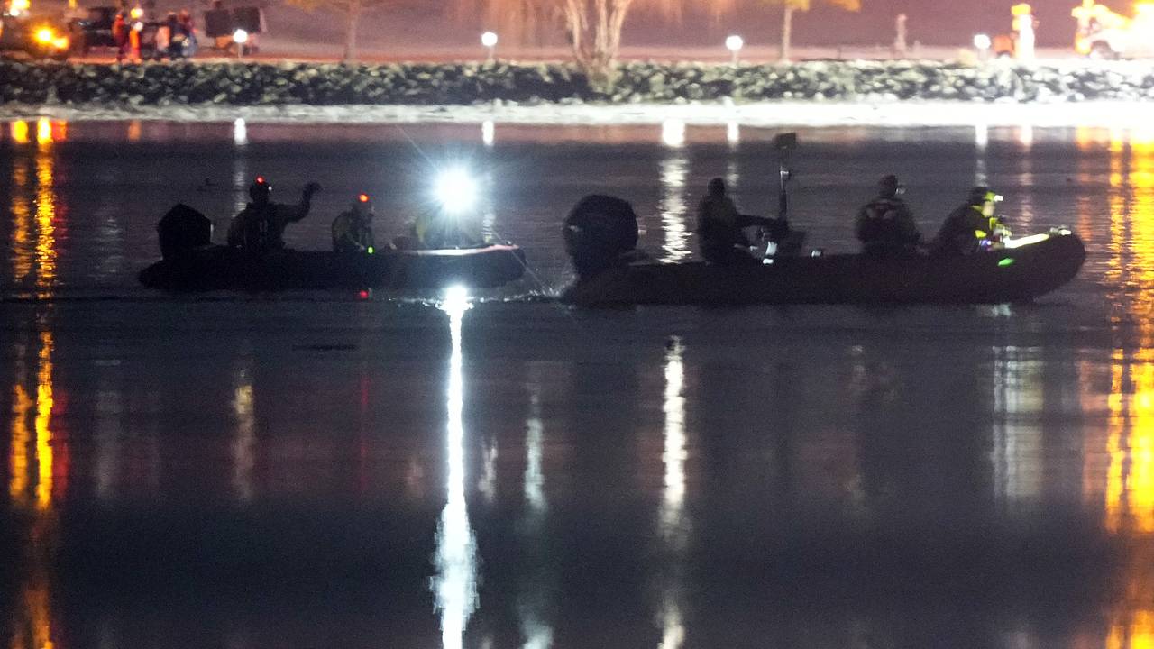 На борту разбившегося в США лайнера были 14 фигуристов и тренеров. Среди погибших чемпионы мира из России и ученица Тарасовой