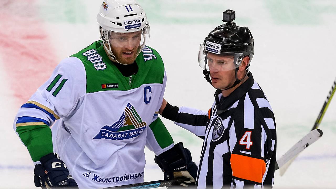 Получившего травму хоккеиста «Салавата Юлаева» перевели из реанимации в общую палату