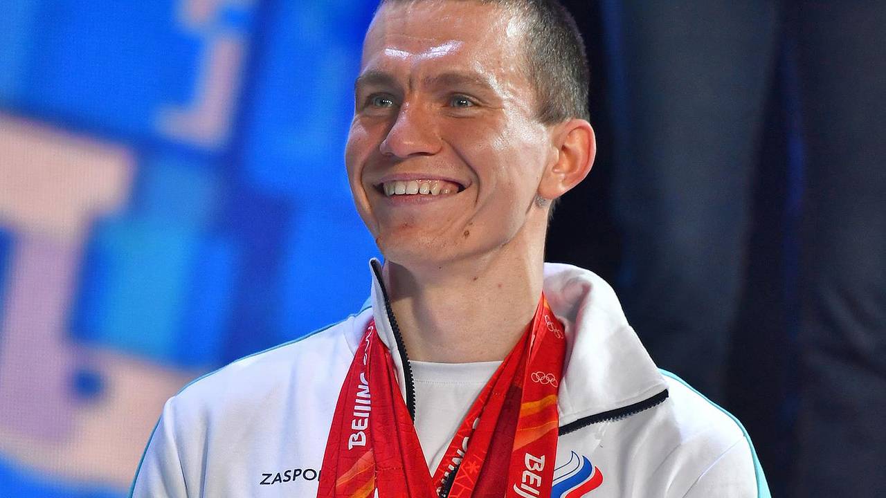 Тренер Большунова объяснил отъезд лыжника в Европу