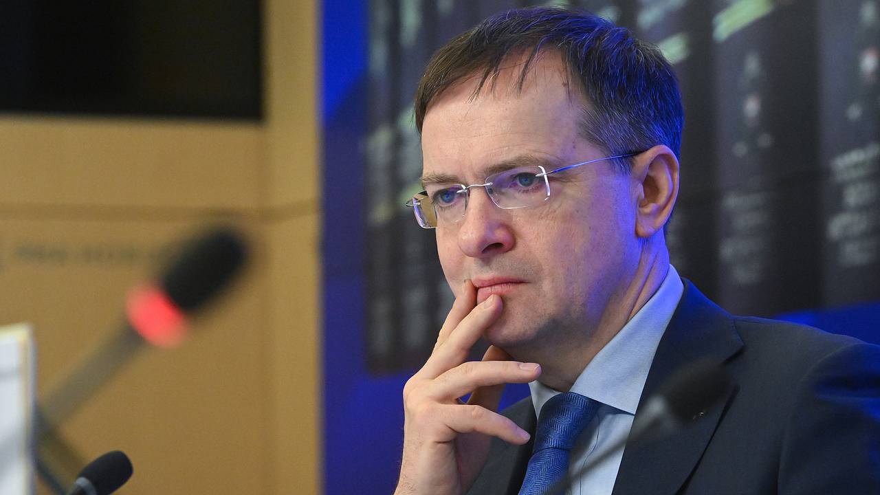 Мединский раскритиковал рассуждающих о политике артистов