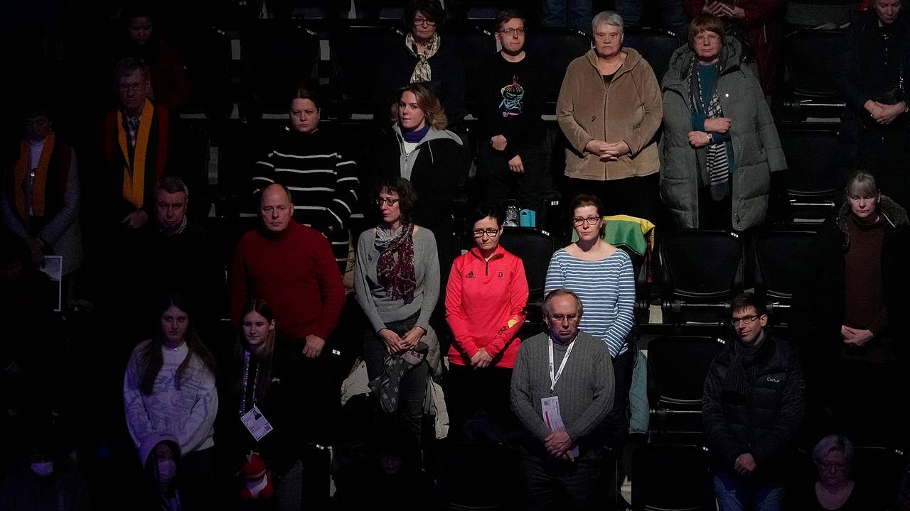 Второй день чемпионата Европы по фигурному катанию в Таллине начался с минуты молчания