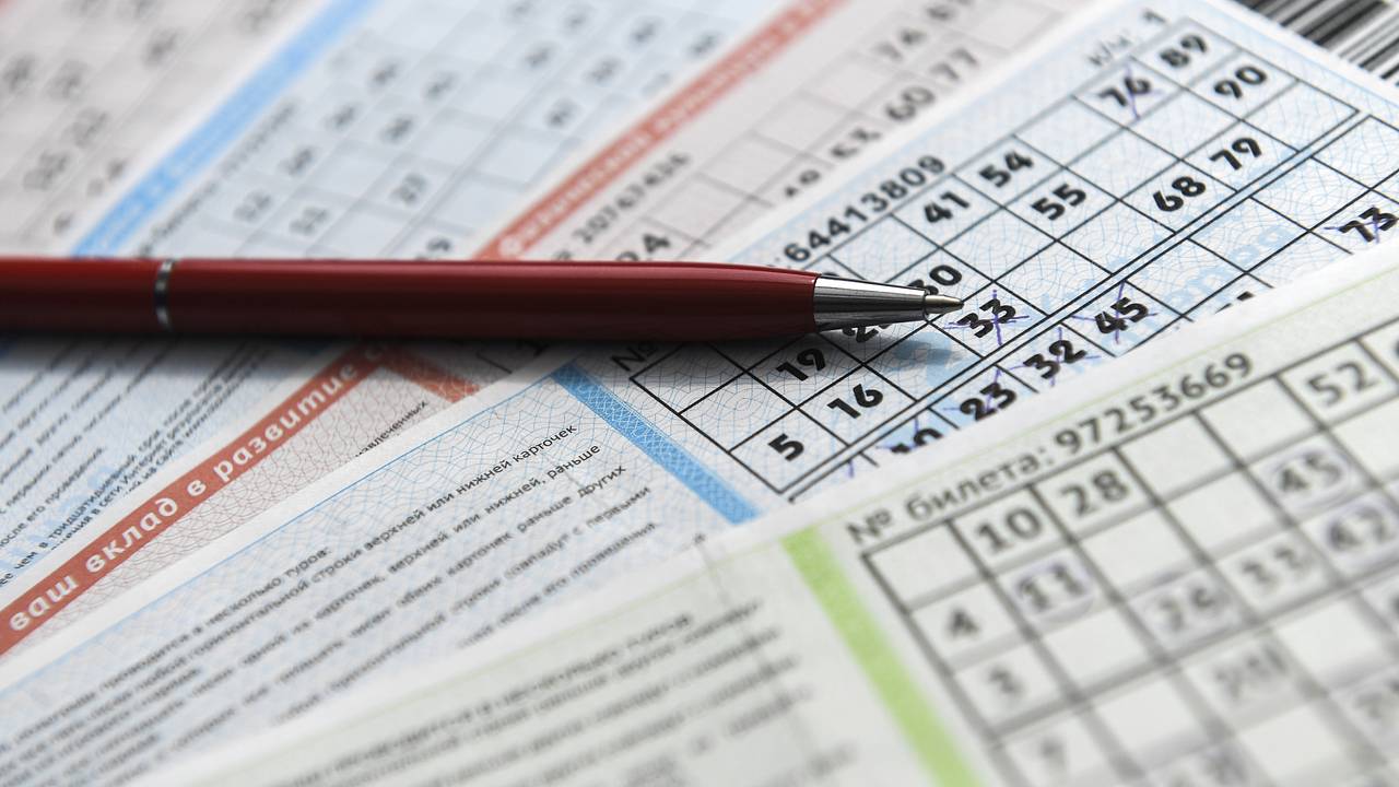 Россияне бросились за лотерейными билетами