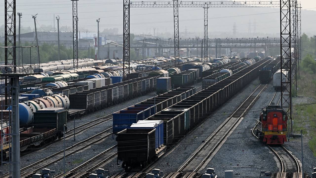 Скорость движения поездов в России упала до уровня 1992 года