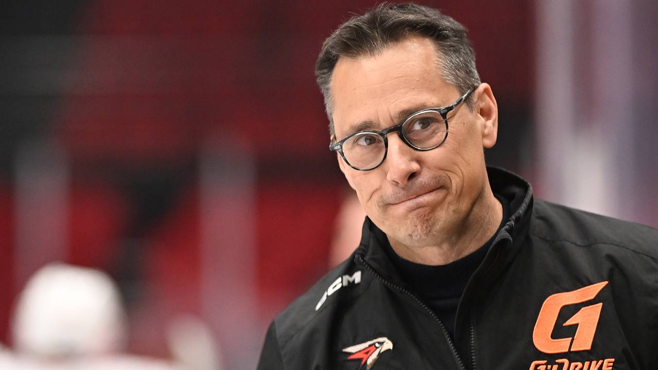 Тренер клуба КХЛ попал в аварию по пути на матч