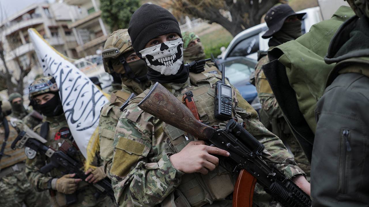 Двоюродного брата Башара Асада задержали