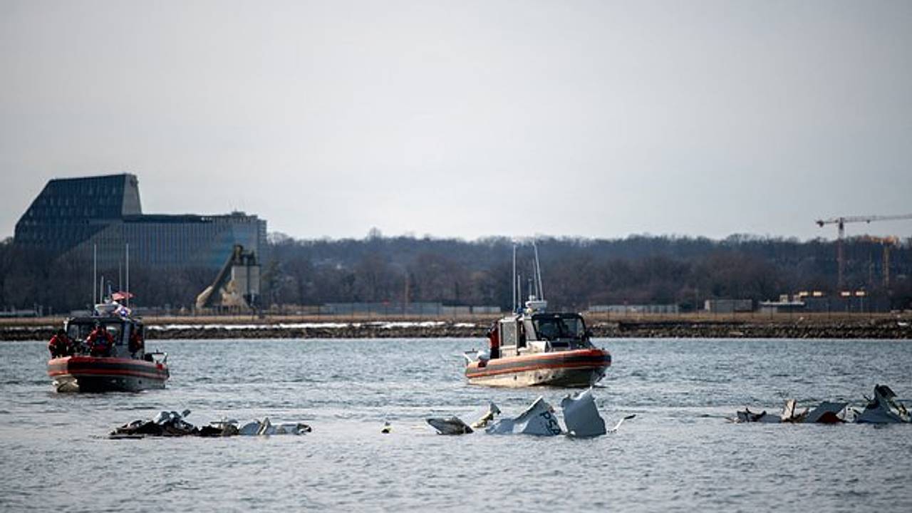 В США идентифицировали останки жертв авиакатастрофы над Вашингтоном