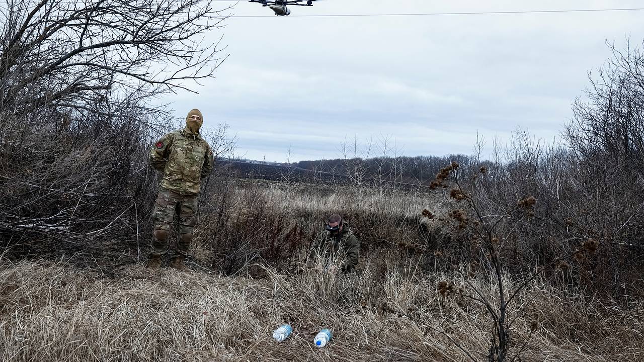Бойца ВСУ попытались ликвидировать украинские дроны при попытке сдаться в плен