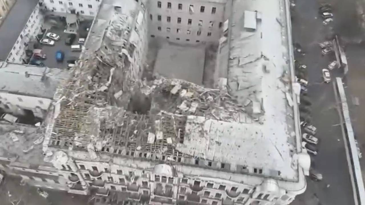 Частично разрушенный после взрыва одесский отель «Бристоль» сняли на видео