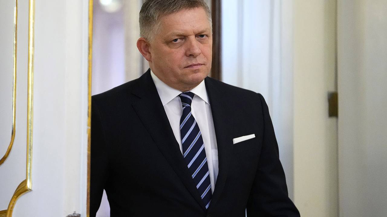 Премьер Словакии Фицо утратил контроль над парламентом