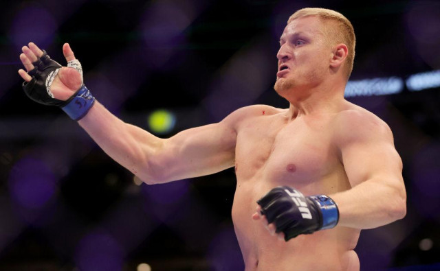 Российский тяжеловес Павлович прервал серию поражений в UFC