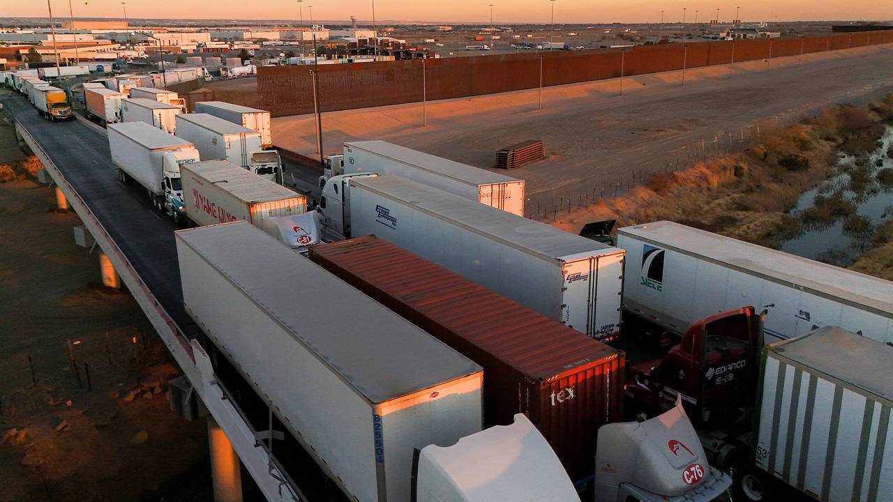 Власти Мексики назвали тарифы Трампа «выстрелом в ногу»