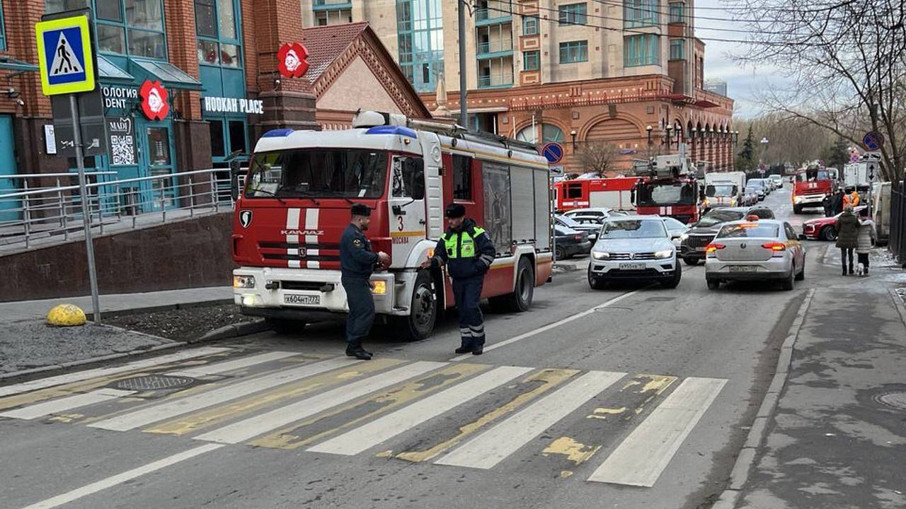 В элитном московском ЖК «Алые Паруса» прогремел взрыв. Что известно о сработавшей бомбе и пострадавших?