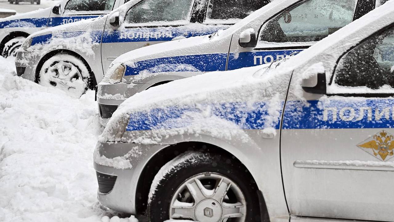Окровавленного мужчину в шортах нашли на улице российского поселка
