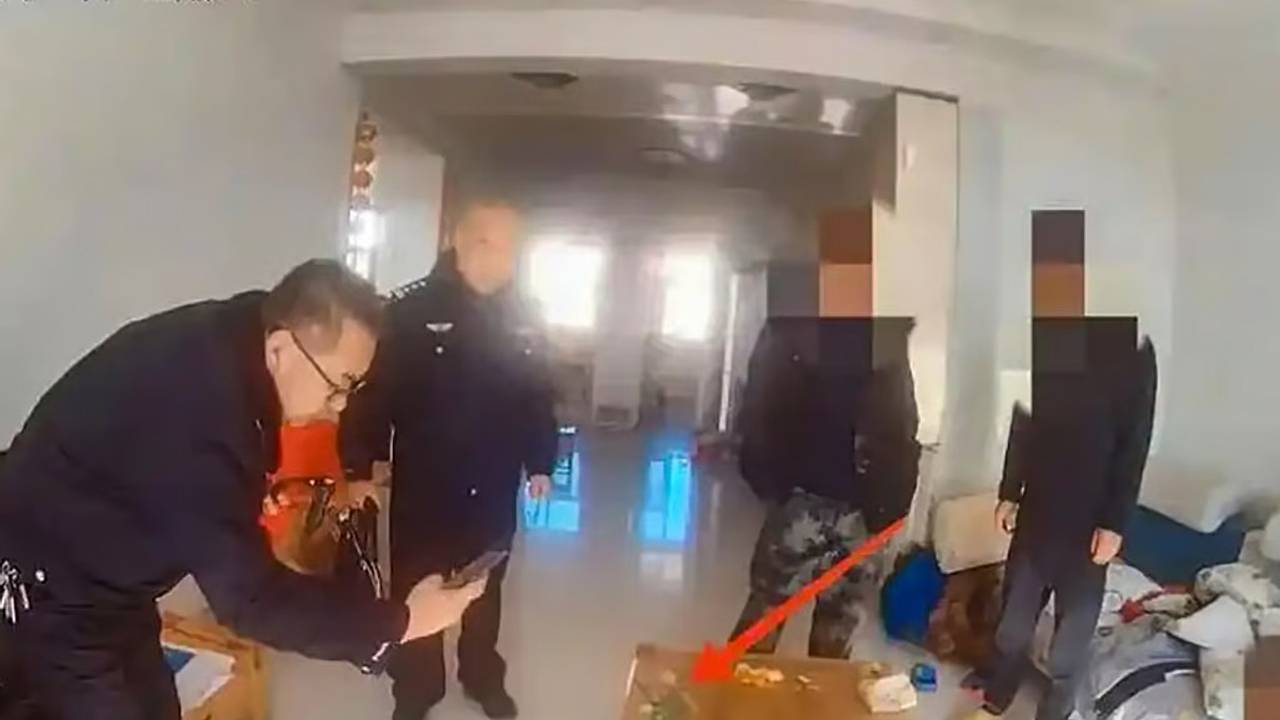 Школьник получил выговор от отца и сообщил в полицию о хранящихся дома наркотиках