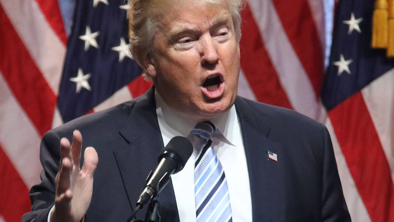 Сенатор счел неосуществимым план Трампа по давлению на Россию ценами на нефть