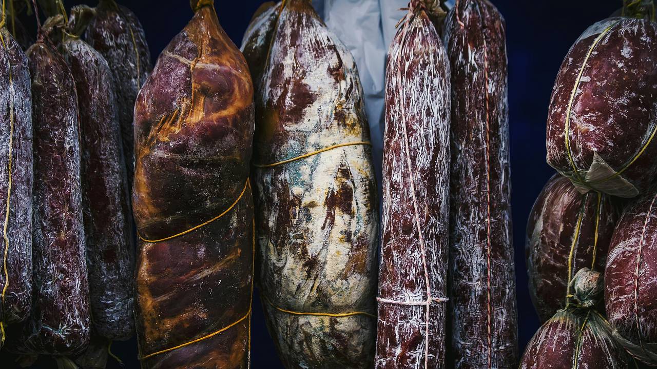 Диетолог перечислила провоцирующие «болезнь королей» продукты