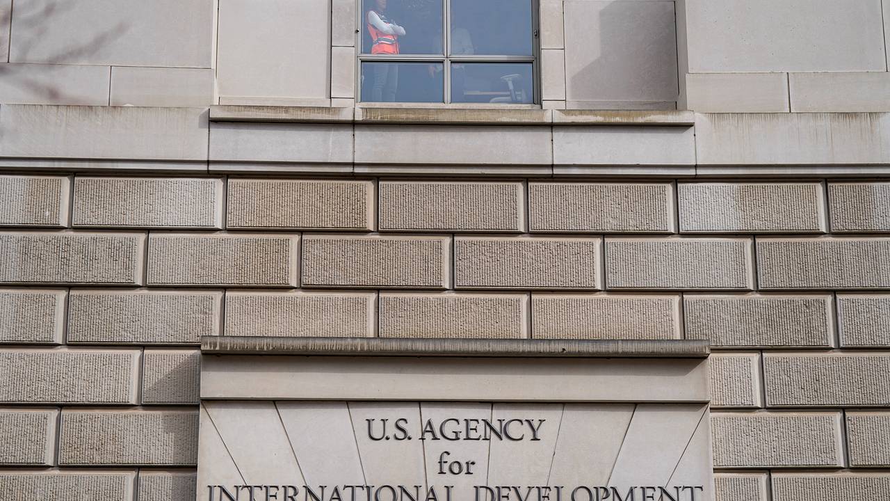 Агентство USAID уличили в финансировании ЛГБТ-мюзиклов, «Аль-Каиды» и героиновых полей