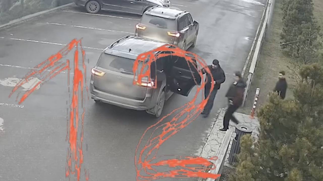 Момент отъезда основателя батальона «Арбат» из бани из-за возможной слежки попал на видео