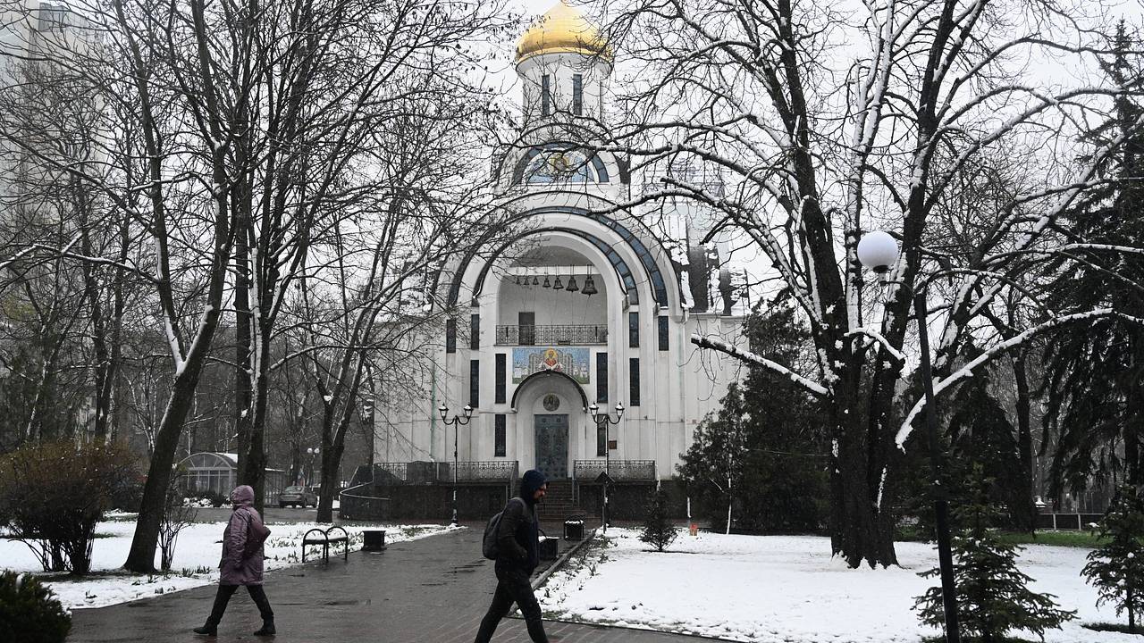 Южный регион России завалило снегом