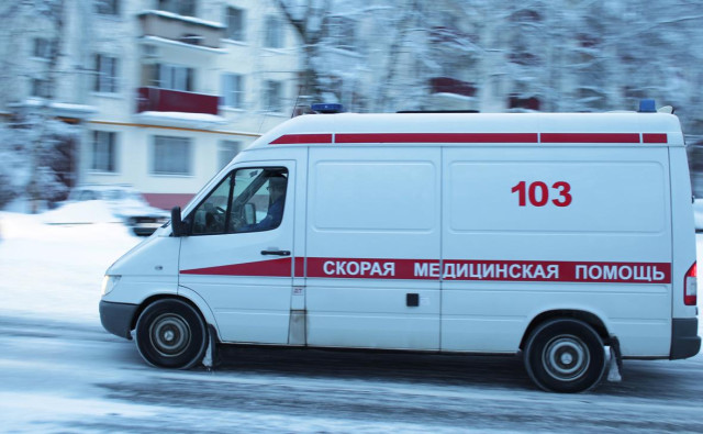 В Екатеринбурге раненного одноклассником школьника отвезли в больницу