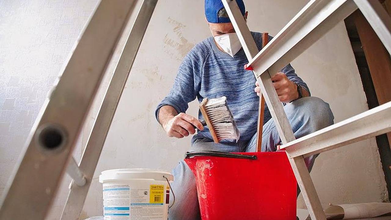 Россиянам посоветовали делать ремонт самостоятельно