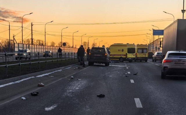 В Москве двое взрослых погибли и ребенок пострадал из-за наезда машины