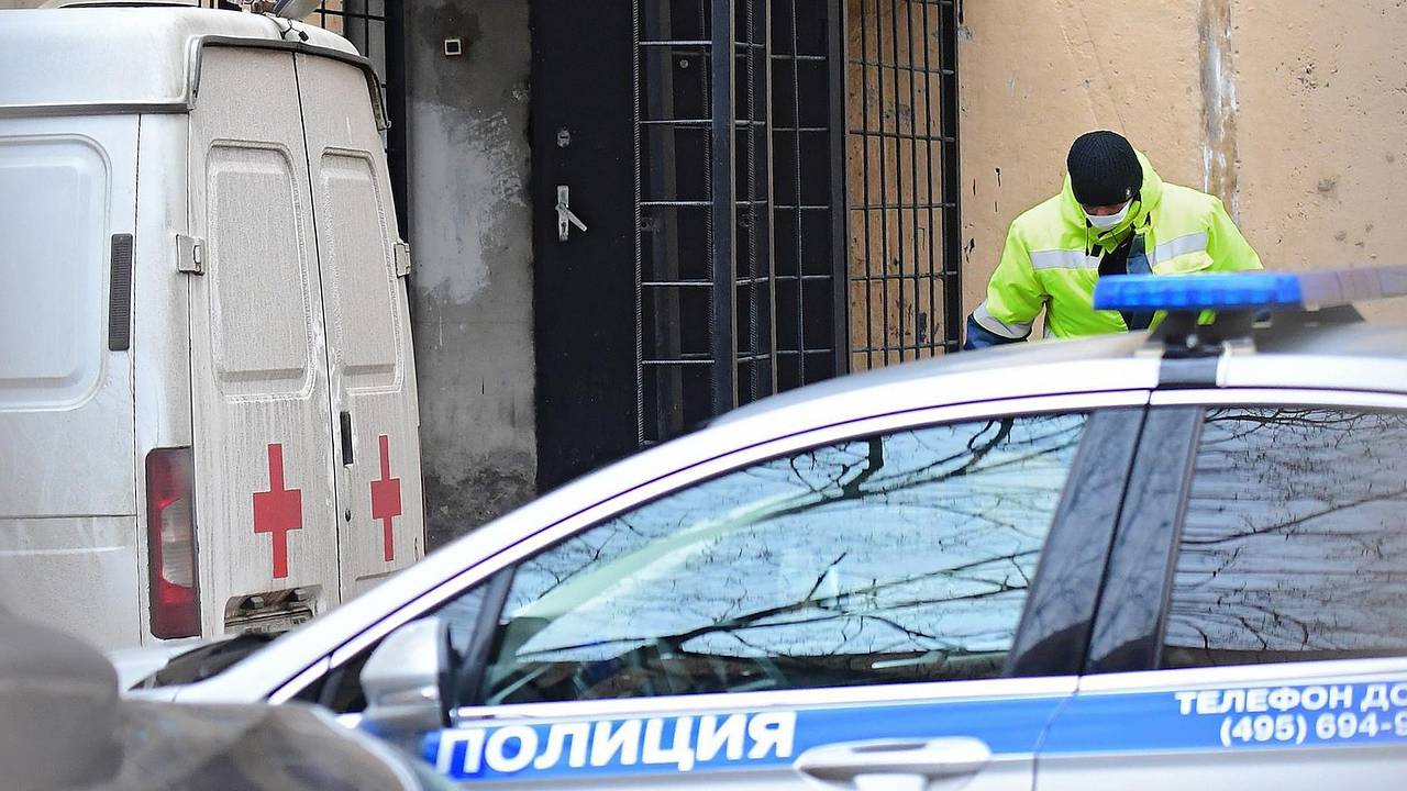 Россиянин решил пострелять по птицам с балкона жилого дома и ранил девушку