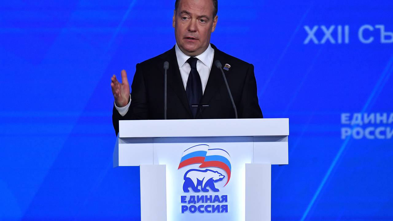 Медведев предупредил Европу о последствиях помощи Украине