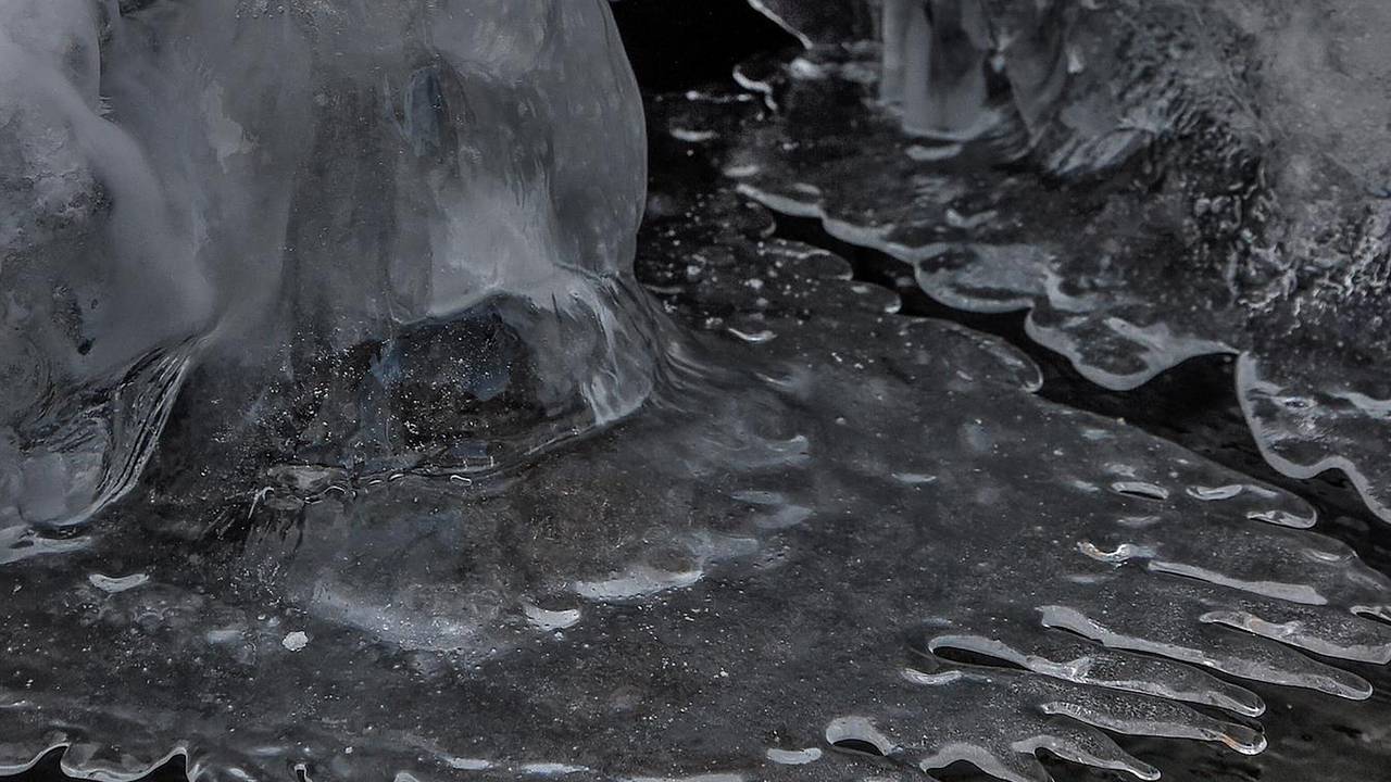 Жильцы дома в российском городе пожаловались на замерзшую канализацию