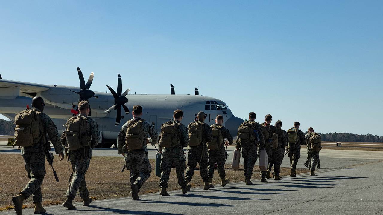 США начали отправлять первых мигрантов в Гуантанамо