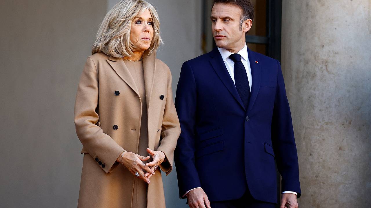 Суд займется скандалом вокруг пола жены Макрона