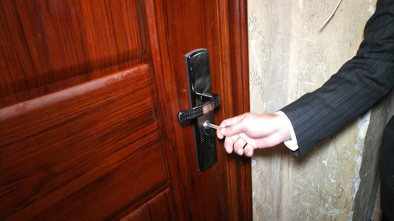 В России пенсионерка обвинила экс-депутата в женитьбе на ней из-за квартиры
