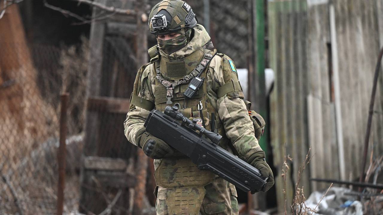 Боец СВО рассказал о послании российским военным во дворе брошенного дома