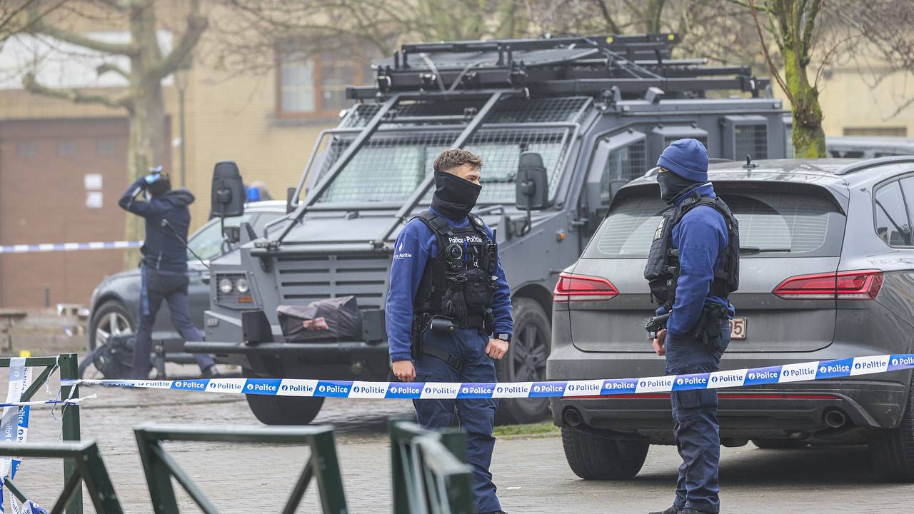 В метро Брюсселя устроили стрельбу из автоматов