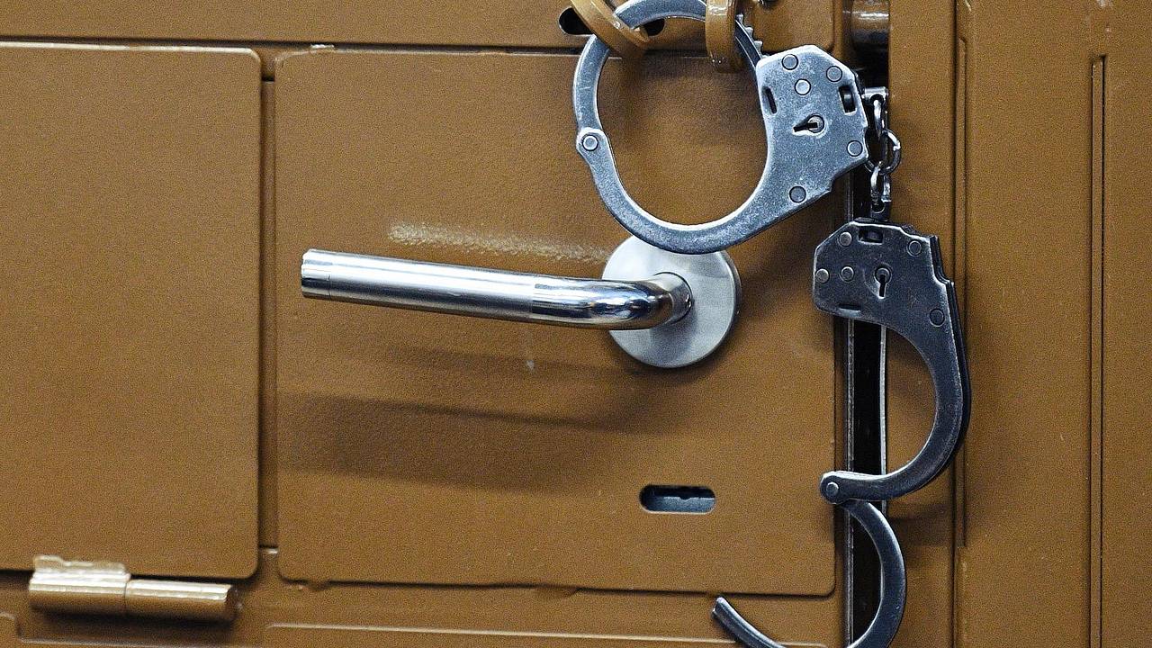 Шестерых участников побега из российской колонии осудят