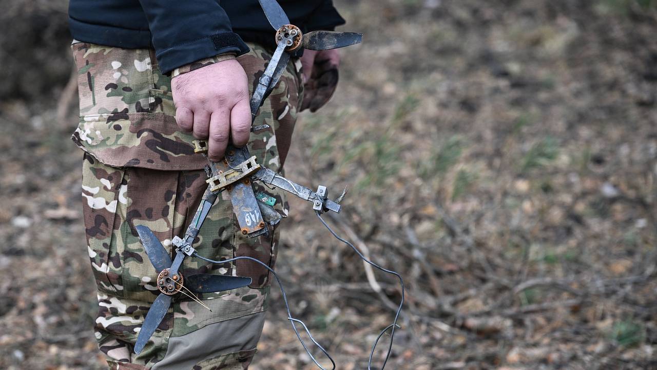 Мирный житель пострадал из-за падения обломков дрона в столице российского региона