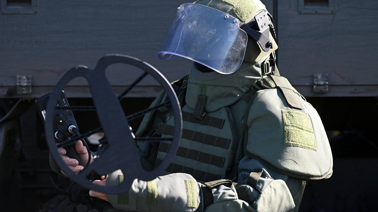 Саперов вызвали на проверку похожего на взрывное устройство предмета в Новой Москве