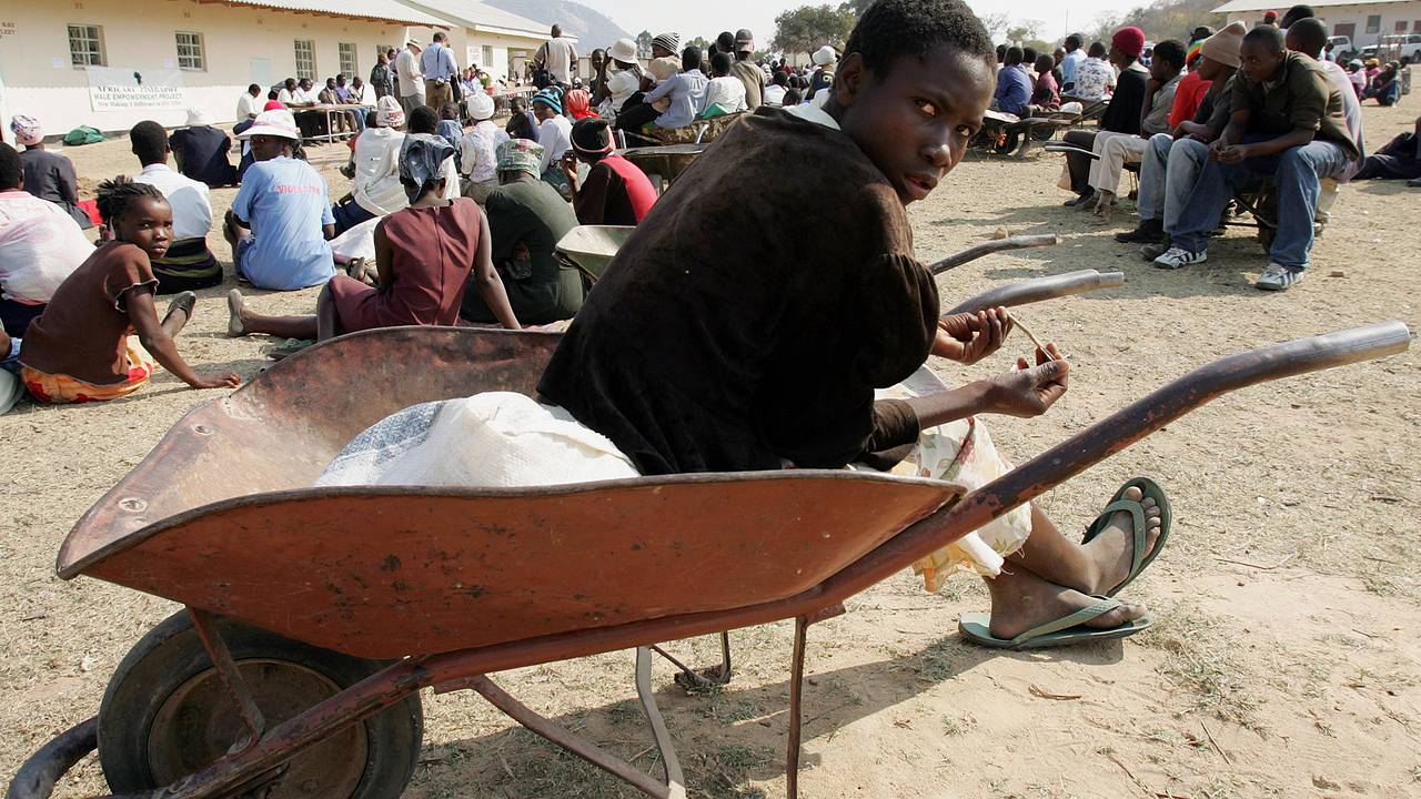 США прекратили закупку еды для помощи бедным странам