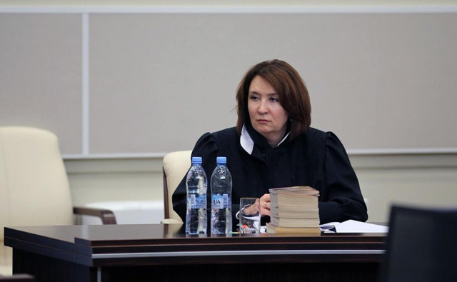 Экс-судью Хахалеву в Баку отпустили под надзор полиции