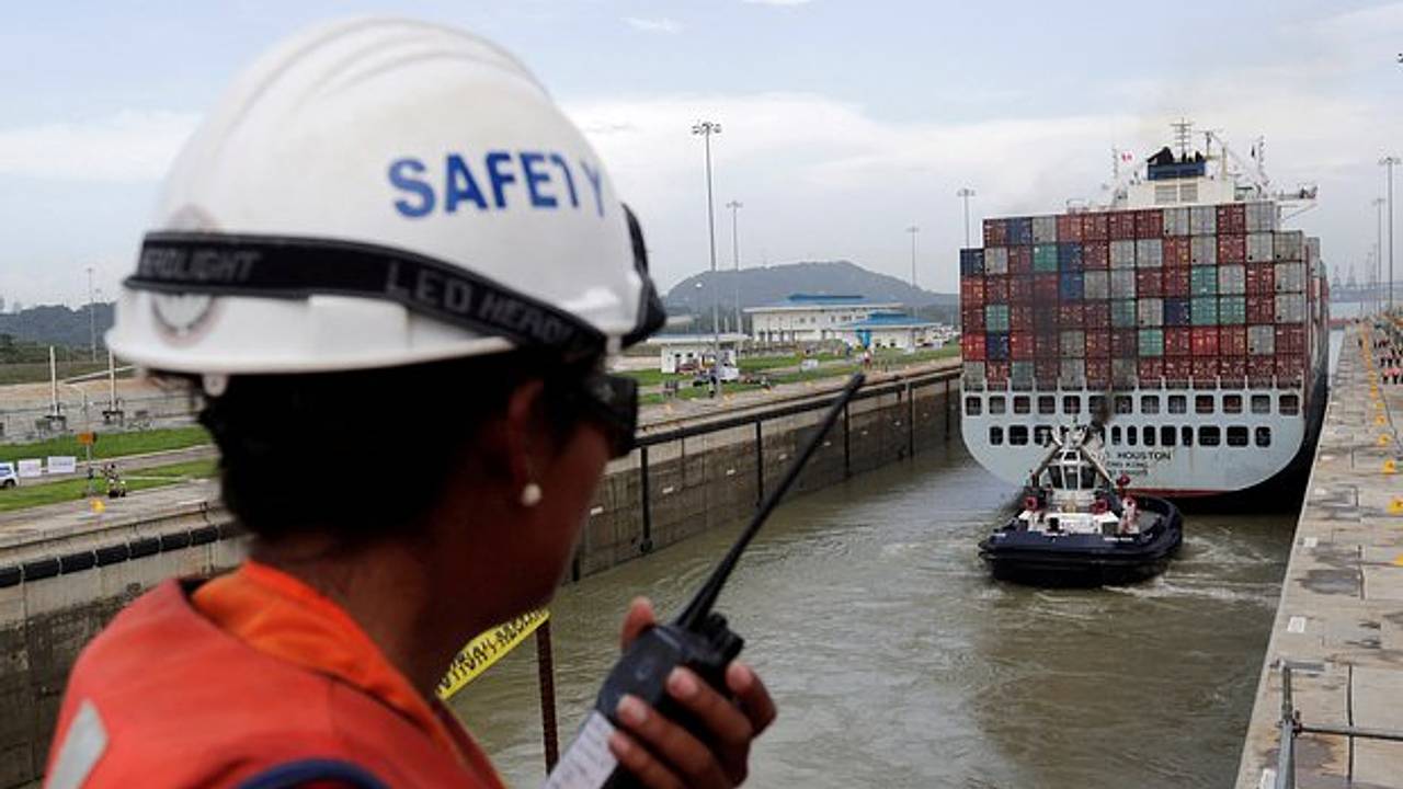 Для принадлежащих США судов отменили сборы за проход через Панамский канал