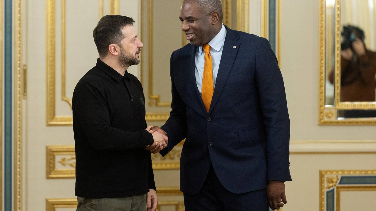 Глава МИД Великобритании прибыл в Киев. Он должен объявить о новом пакете помощи, но на Украине усомнились в причине визита