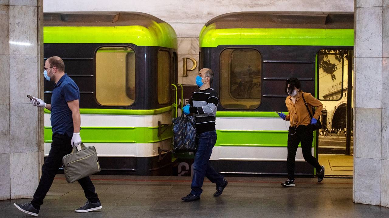 В Армении арестовали россиян из-за разрисованных вагонов метро