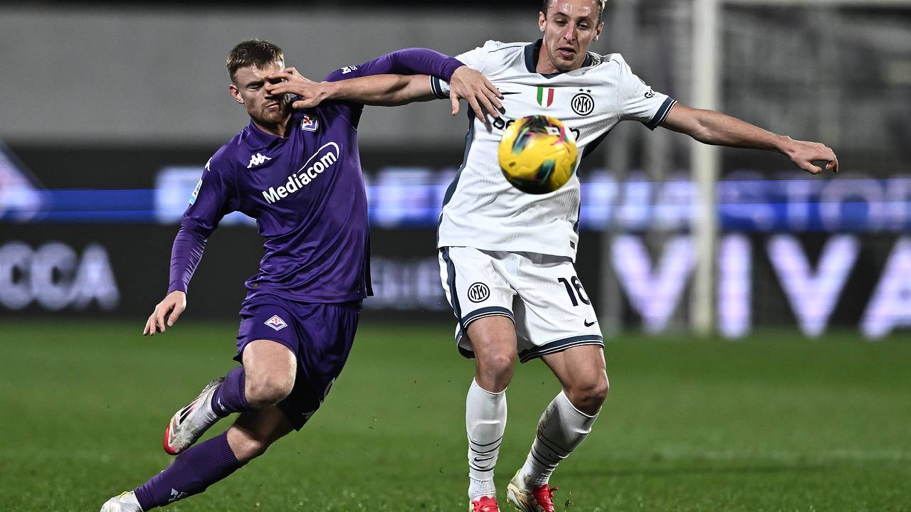 «Фиорентина» обыграла «Интер» в перенесенном матче чемпионата Италии по футболу