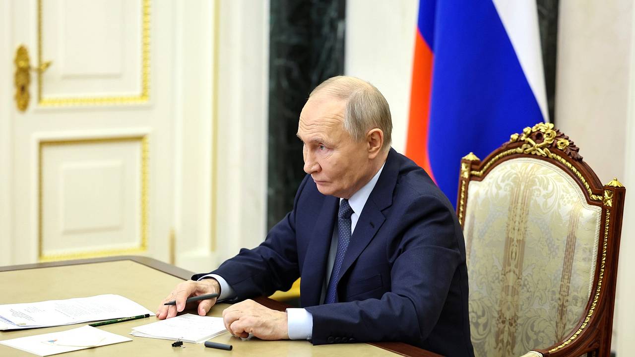 В Кремле высказались о работе над поручениями Путина после встречи с учеными