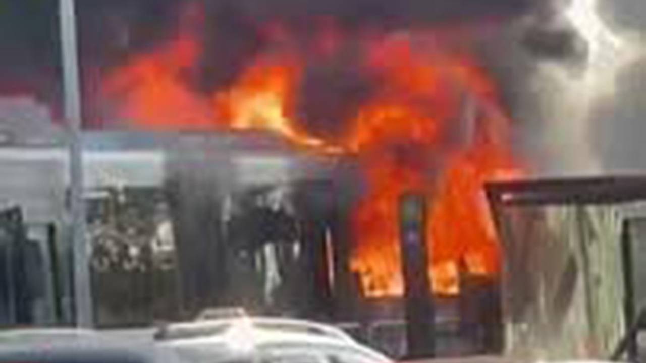 Появилось видео с места крушения бизнесджета на шоссе в Бразилии